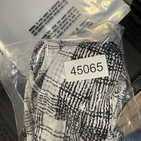 NY Collection Shirt Women M Medium White Plaid Button Up Collared Pockets Casual - Picture 7 of 7